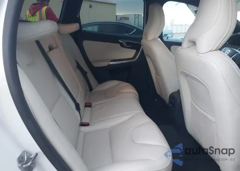 2014 Volvo Xc60 T6 R-Design Platinum z USA, uszkodzony, nr VIN YV4902DZ1E2545631